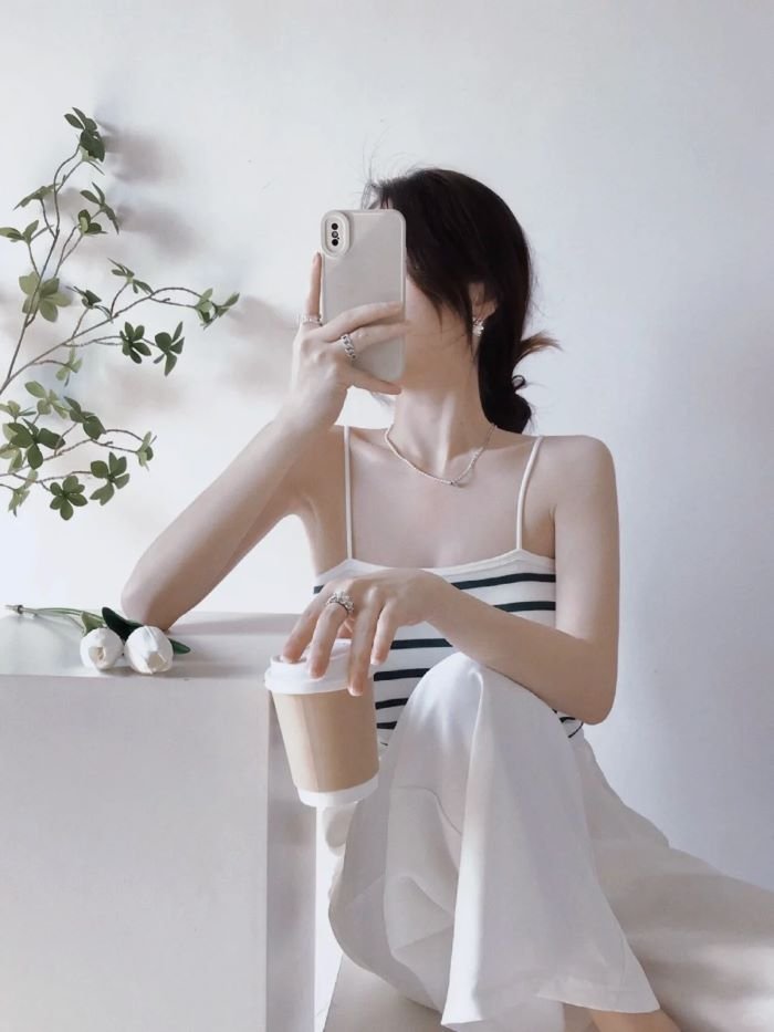 avatar ảnh gái xinh che mặt 8