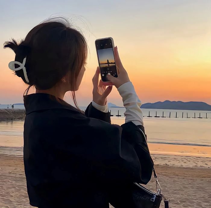 avatar ảnh gái xinh che mặt 9