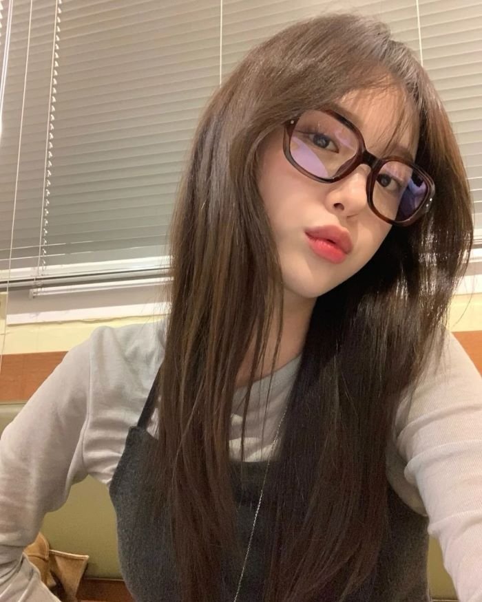 ảnh gái xinh đeo kính 1