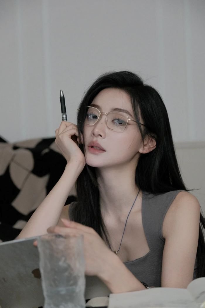 ảnh gái xinh đeo kính 10