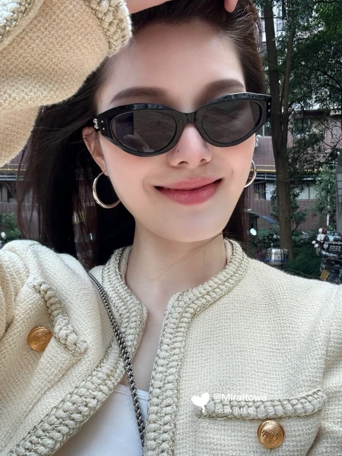 ảnh gái xinh đeo kính 12