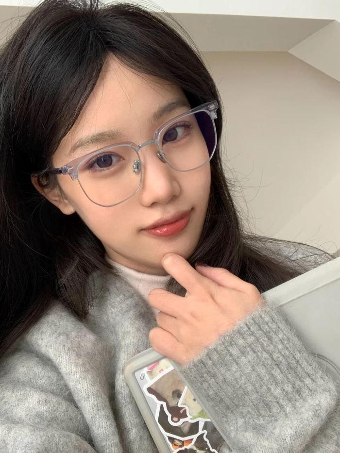 ảnh gái xinh đeo kính 13