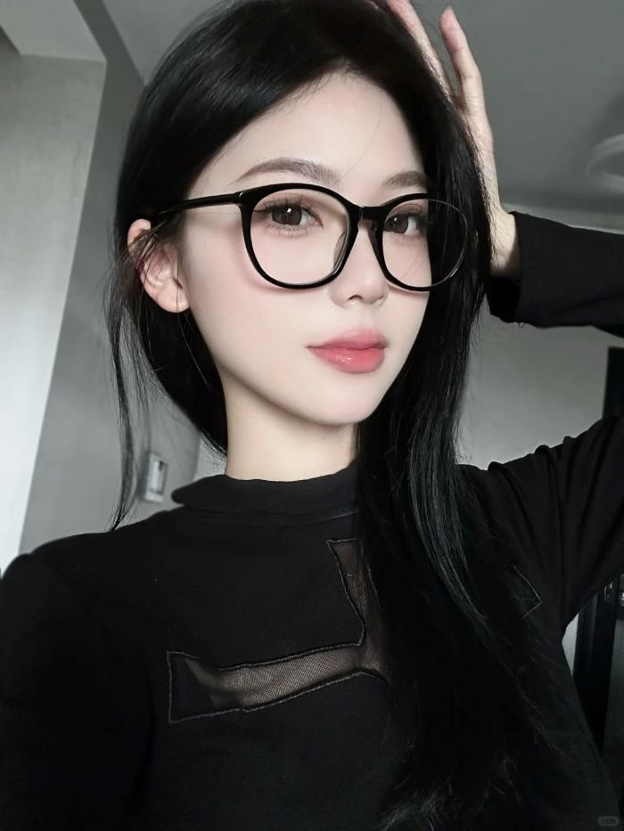 ảnh gái xinh đeo kính 16