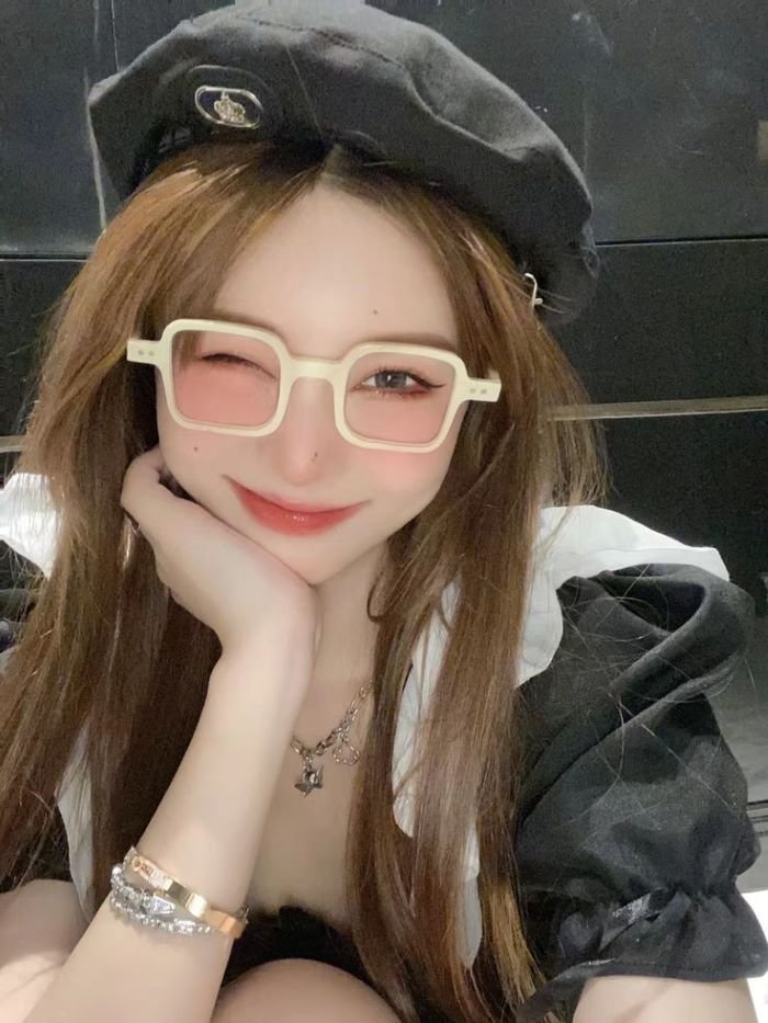ảnh gái xinh đeo kính 20