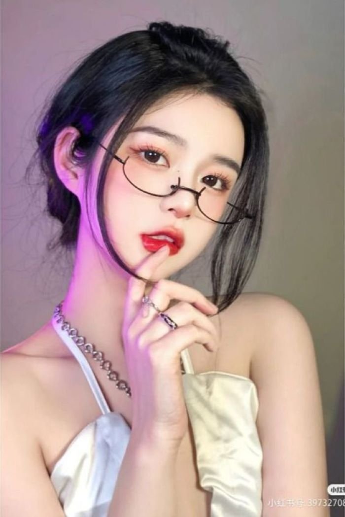 ảnh gái xinh đeo kính 22