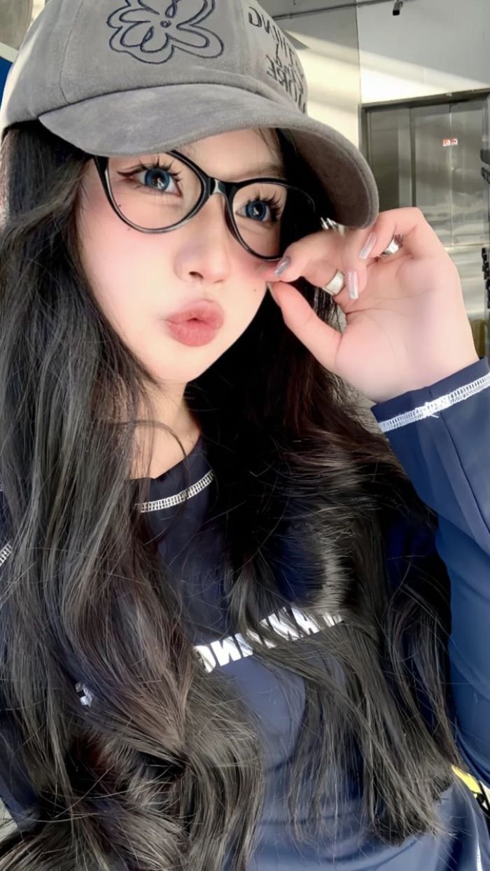 ảnh gái xinh đeo kính 24
