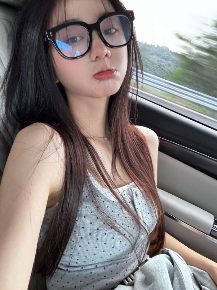 ảnh gái xinh đeo kính 25