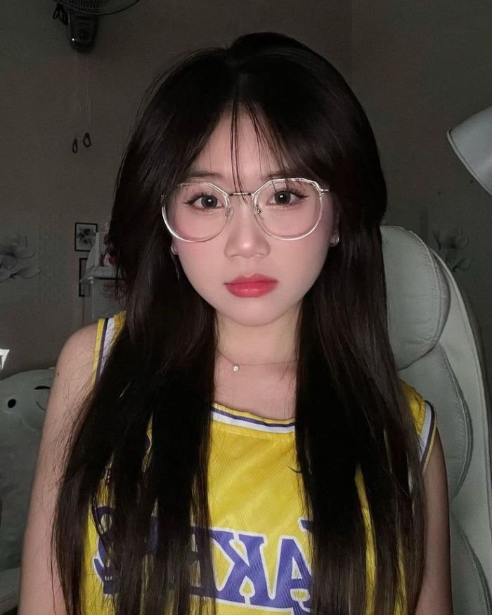 ảnh gái xinh đeo kính 34