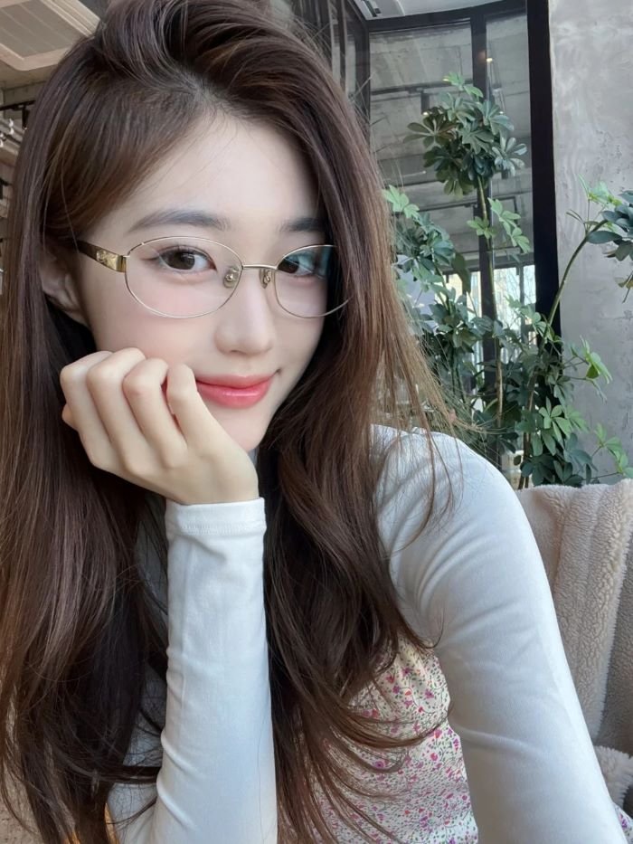 ảnh gái xinh đeo kính 5