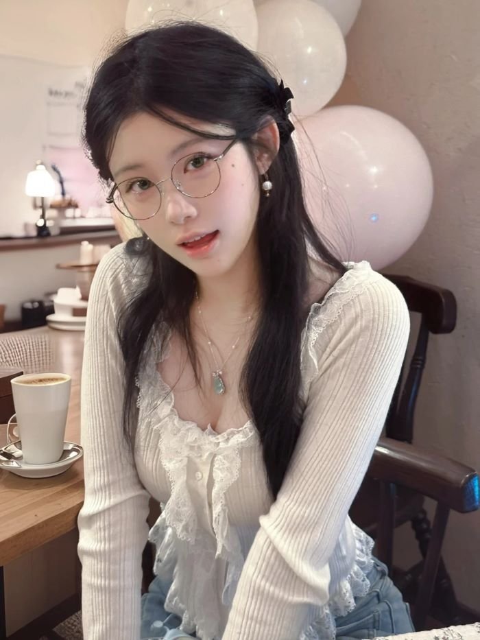 ảnh gái xinh đeo kính 7
