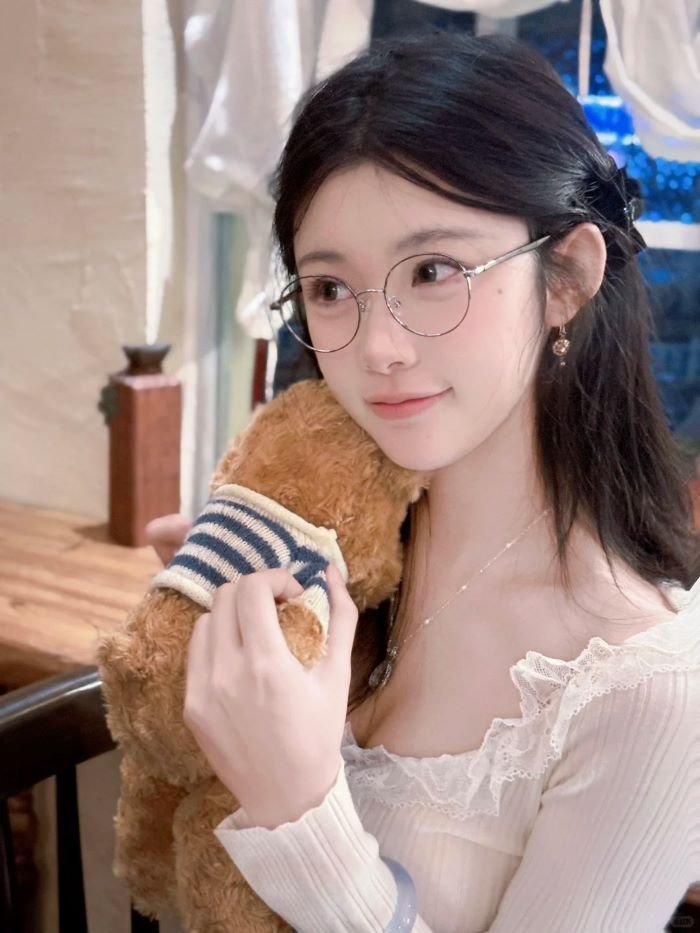 ảnh gái xinh đeo kính 8