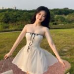 gái xinh mặc váy ngắn