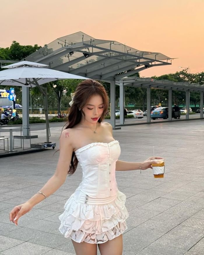 gái xinh mặc váy ngắn 12