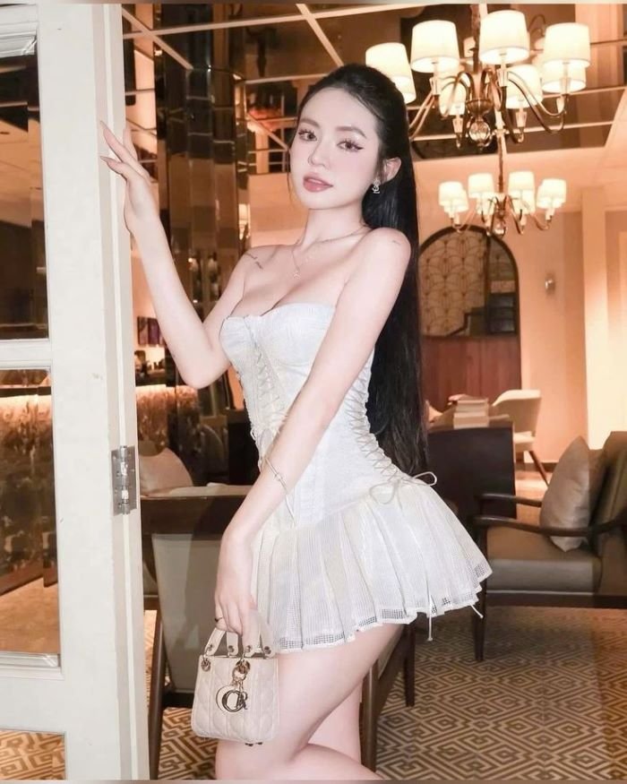 gái xinh mặc váy ngắn 13