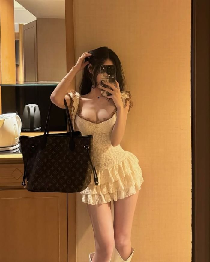 gái xinh mặc váy ngắn 14