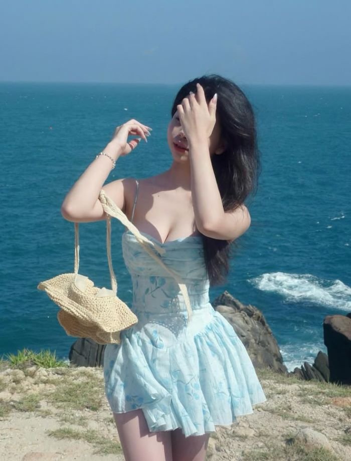 gái xinh mặc váy ngắn 15