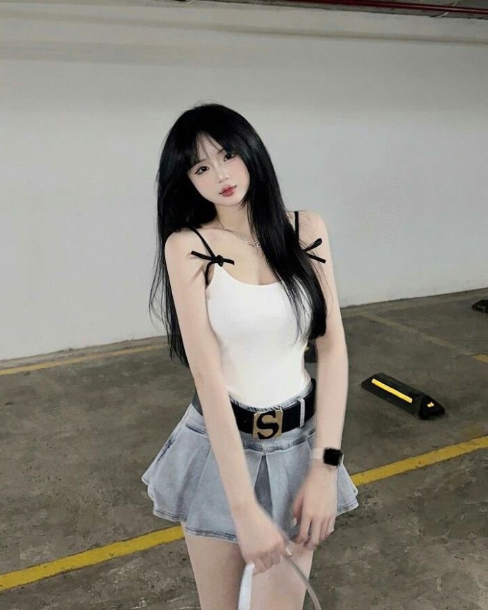 gái xinh mặc váy ngắn 26